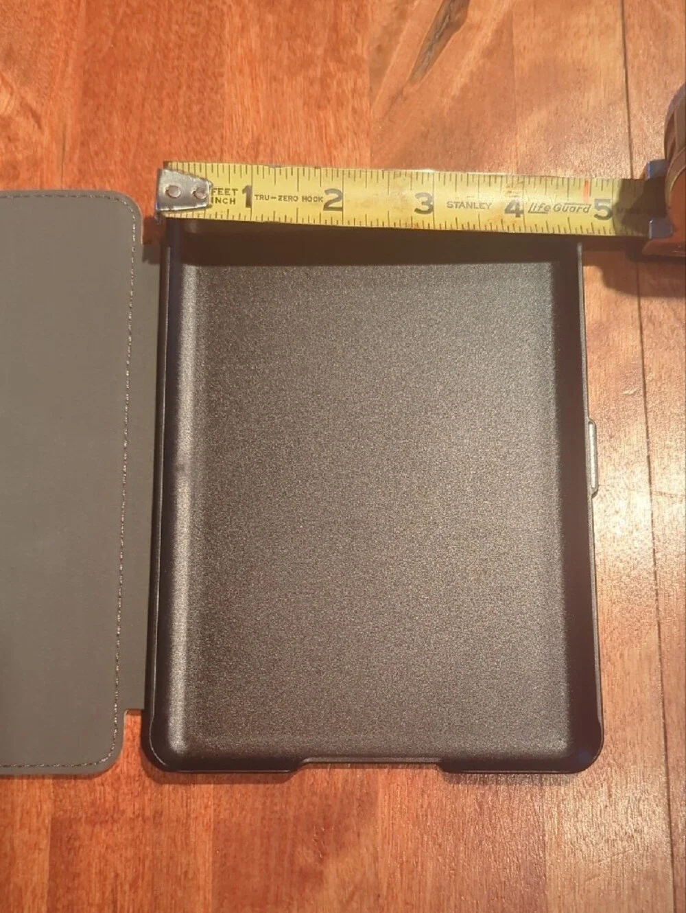 Kindle protective Folio Case with Tree Swing Design in Cream and Black